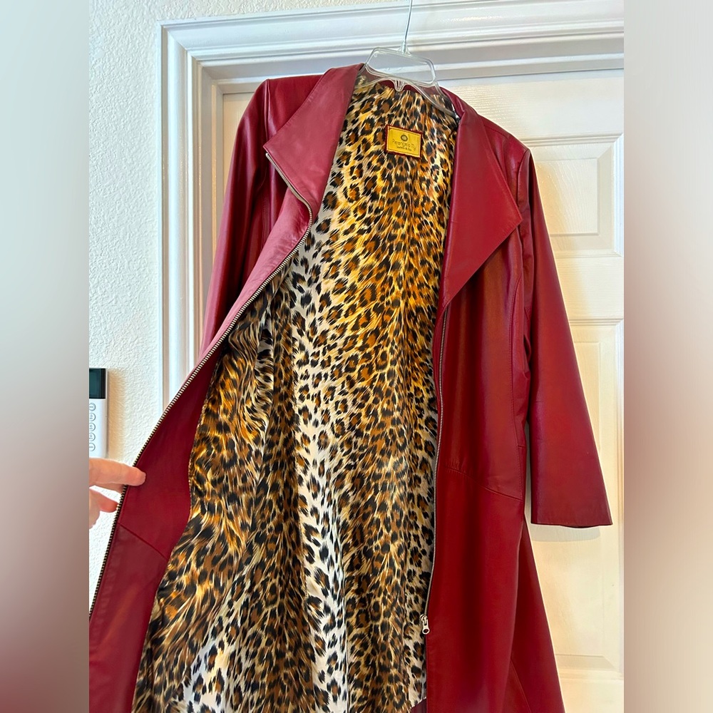 Stunning RED leather jacket women’s Large w cheetah lining. Unique & vibrant